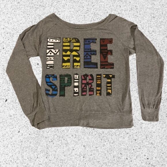 FRZ Tops - 𝅺: : FREE SPIRIT Graphic Print Light Weight Super Soft Crop Sweatshirt : :